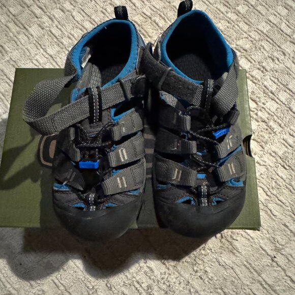 Boy's' Keen Newport H2 Sandals in Magnet/Brilliant Blue Size 1 - Picture 2 of 6
